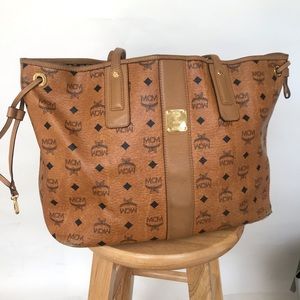 MCM REVERSIBLE LIZ SHOPPER IN VISETOS